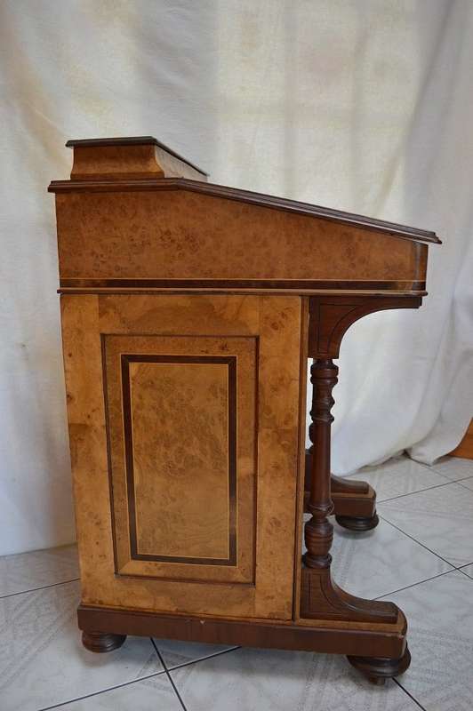 Beautiful Bur wallnut and birdseye verneered Victorian davenport