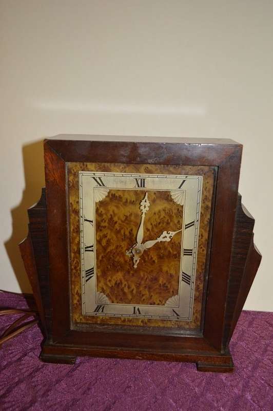 England Metame c electric art deco clock