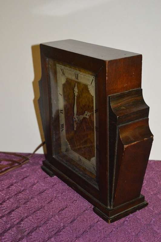 England Metame c electric art deco clock