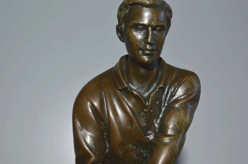 Bronze golf player. would make a lovely gift or trophy