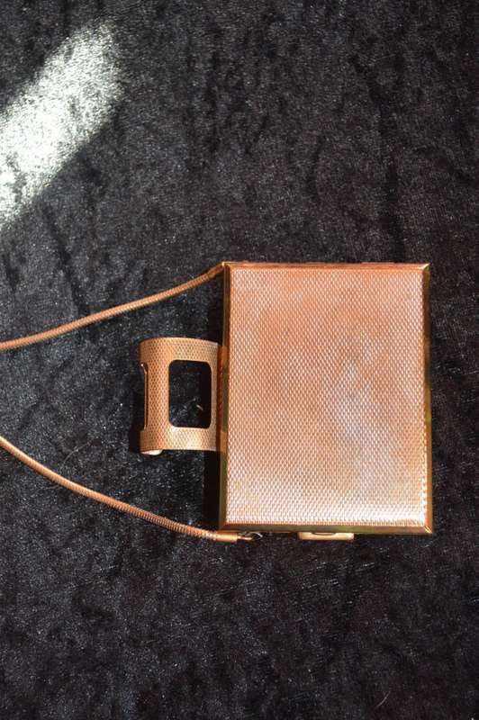 Petit Point Ladies Compact England Kigu Mirror Cigarette Lipstick Holder