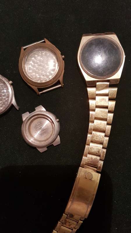 4 Vintage Omega watch housings and 1x strap
