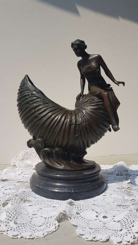 REDUCED ****Enchanting lady sitting on a sea shell Bronze 4.2kg very pretty