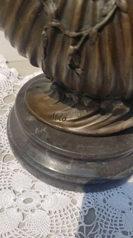 REDUCED ****Enchanting lady sitting on a sea shell Bronze 4.2kg very pretty