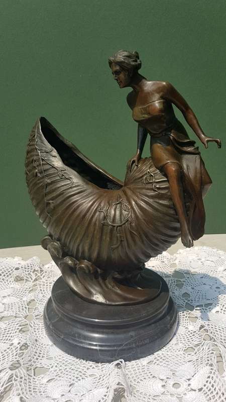 REDUCED ****Enchanting lady sitting on a sea shell Bronze 4.2kg very pretty