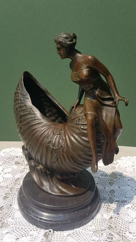 REDUCED ****Enchanting lady sitting on a sea shell Bronze 4.2kg very pretty