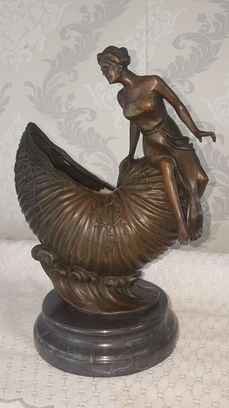 REDUCED ****Enchanting lady sitting on a sea shell Bronze 4.2kg very pretty