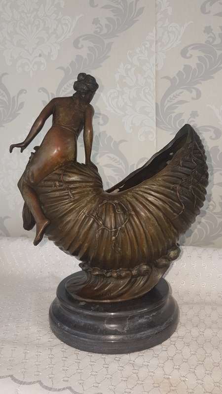 REDUCED ****Enchanting lady sitting on a sea shell Bronze 4.2kg very pretty