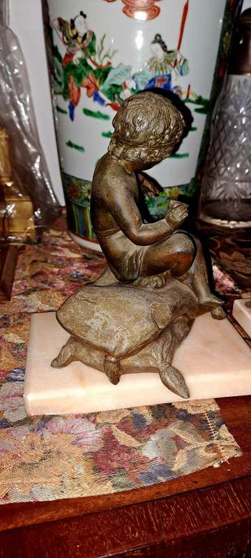 Frabrication Francaise Paris bronze patinated spelter book ends