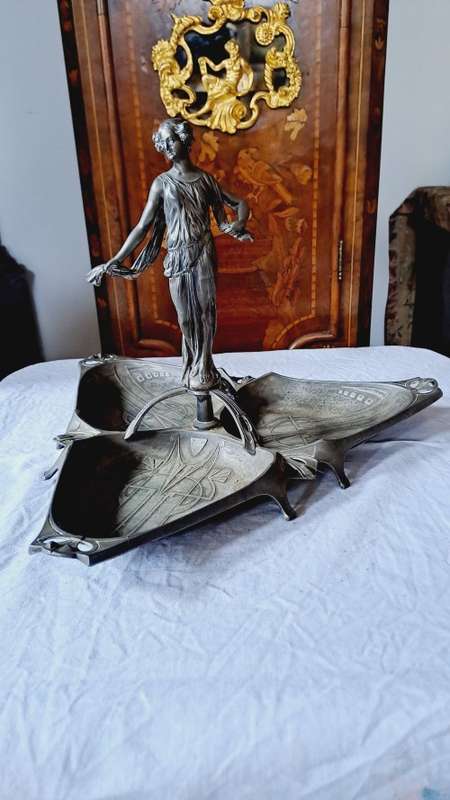 Beautiful Art Nouveau 1905 fruit/sweet dish