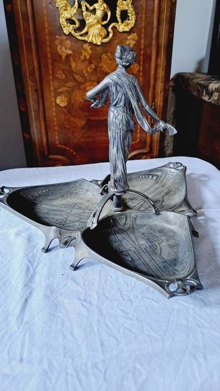 Beautiful Art Nouveau 1905 fruit/sweet dish