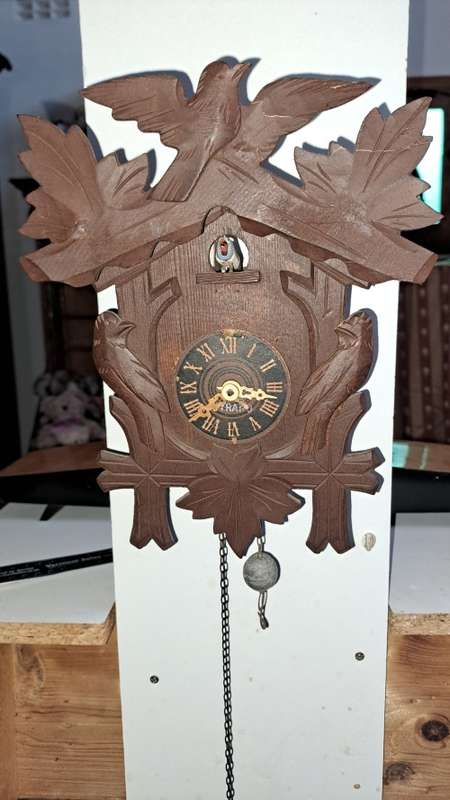 Single chain cuckoo clock ticking