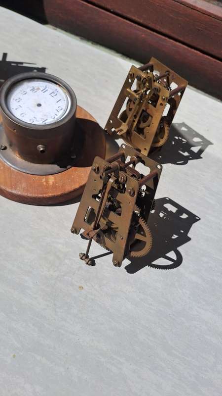 Lot clock movements