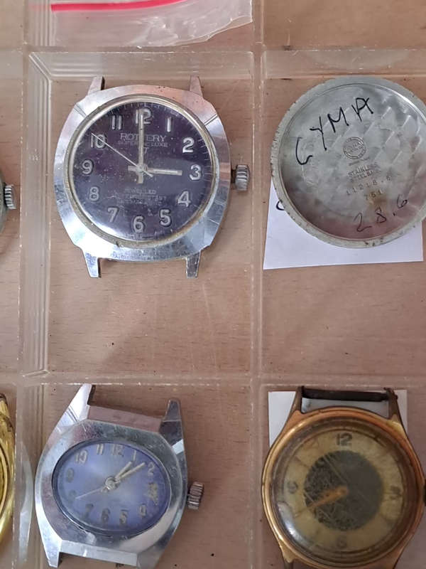 Various job lot vintage men`s watch cases and movements for spares or repairs Draw mw1