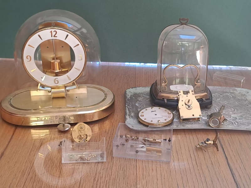 2x magnetic Dome clocks for re assembly