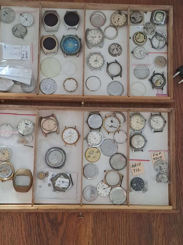 Bulk lot vintage men`s watches etc for repairs or spares