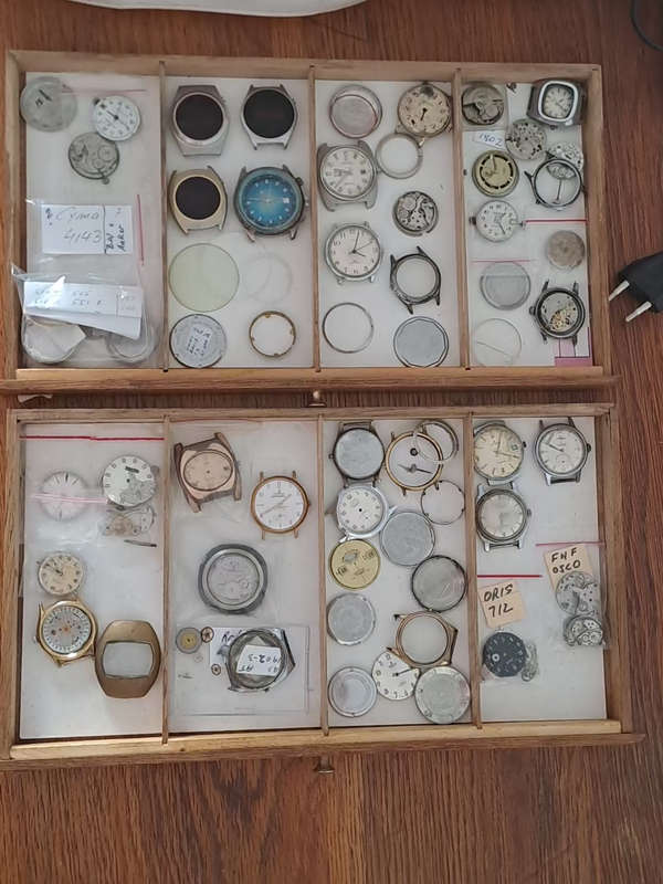 Bulk lot vintage men`s watches etc for repairs or spares