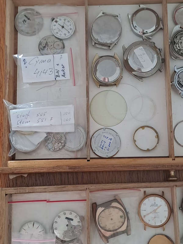 Bulk lot vintage men`s watches etc for repairs or spares