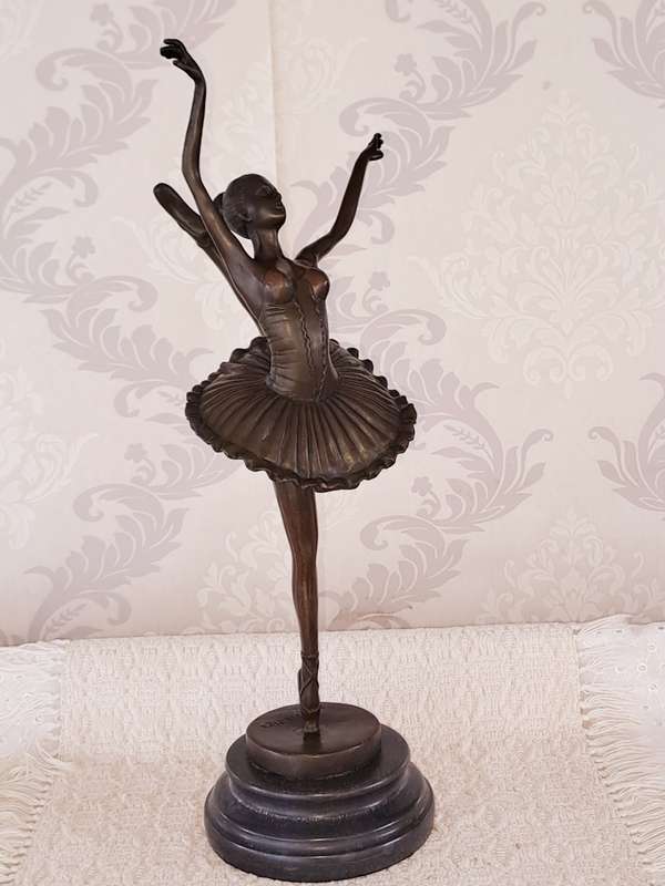 Stunning tall dancing ballerina bronze on marble plinth 42cm tall
