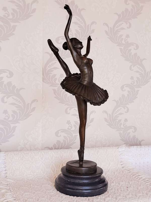 Stunning tall dancing ballerina bronze on marble plinth 42cm tall