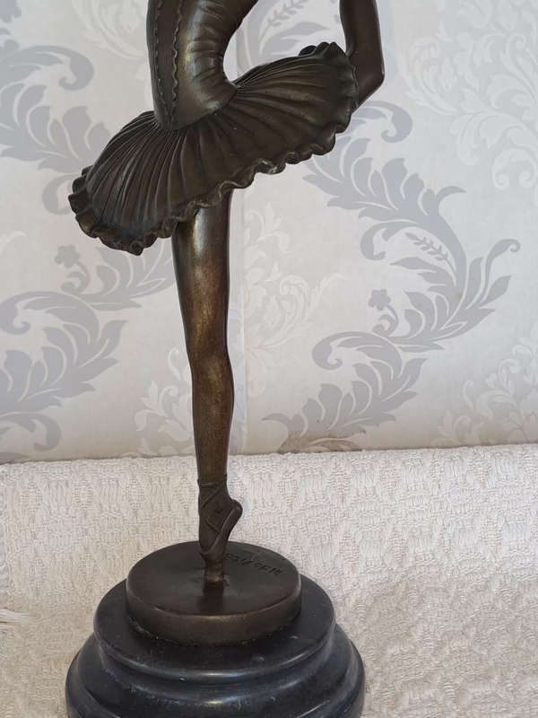 Stunning tall dancing ballerina bronze on marble plinth 42cm tall