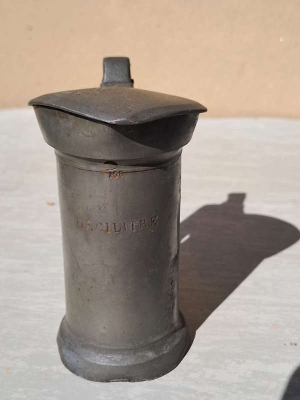 Very old N&C pewter decilitre measuring jug with lid