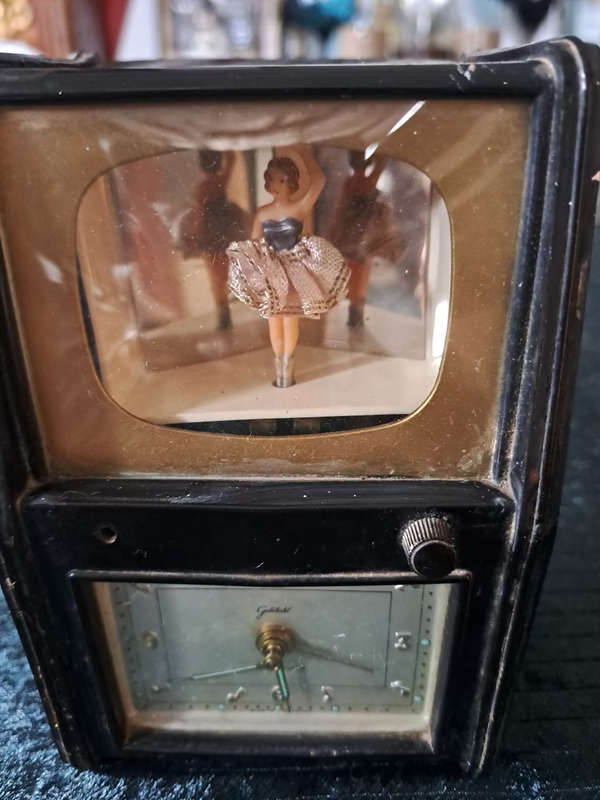 CUTE DANCING BALLERINA TV CLOCK