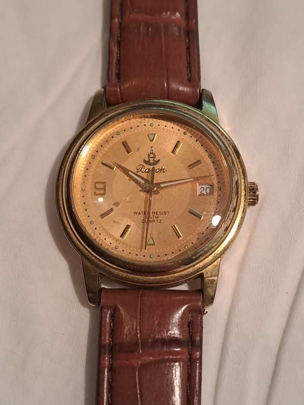 Men's Darch dress watch with seconds and date