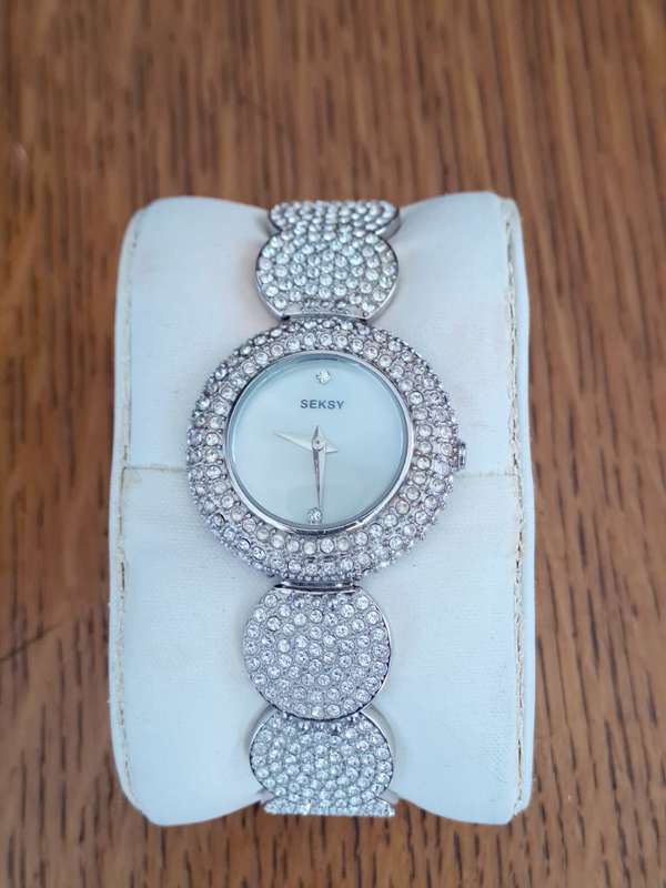 A touch of elegance, Sekonda Seksy crystal watch beautiful like new CHEAP URGENT SALE