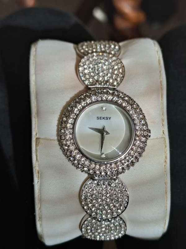 A touch of elegance, Sekonda Seksy crystal watch beautiful like new CHEAP URGENT SALE