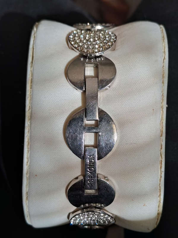 A touch of elegance, Sekonda Seksy crystal watch beautiful like new CHEAP URGENT SALE