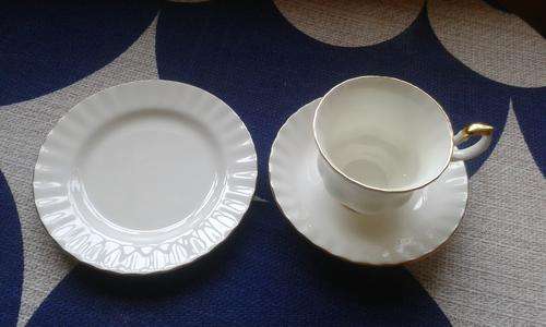 Royal Albert Val D'or 24 pc Tea Set