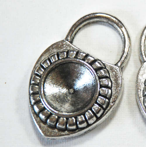 Alloy lock pendant, antique silver colour