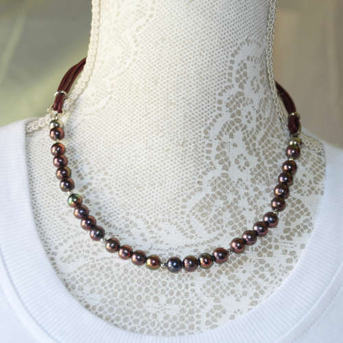 Atenea handmade Wine-red leather & freshwater pearl necklace