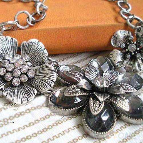 **NEW** Crystal Petal Flower Rhinesrone Chain Pendant Choker Necklace
