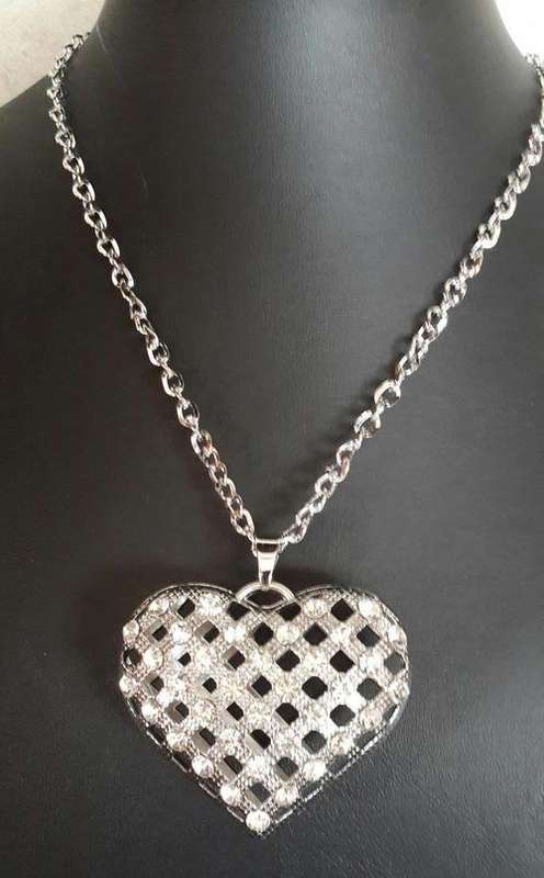 Lovely Silver Tone Rhinestone Heart Pendant Necklace