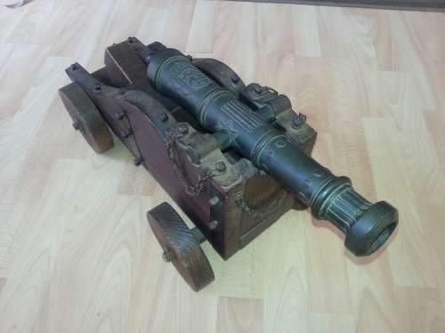 LARGE 17th CENTURY MODEL OF A SHIPS CANNON