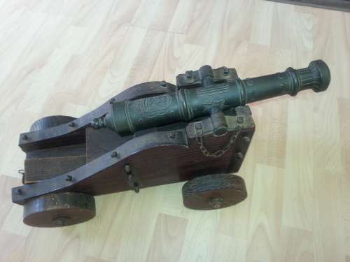 LARGE 17th CENTURY MODEL OF A SHIPS CANNON