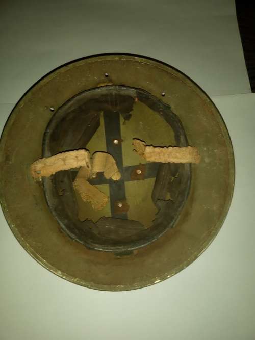 SECOND WORLD WAR TIN HELMET