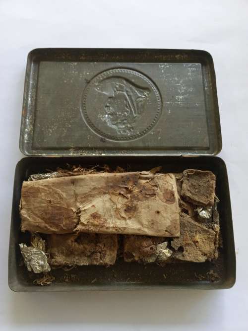 BOER WAR 1899-1900 QUEEN VICTORIA CHOCOLATE TIN COMPLETE WITH CONTENTS