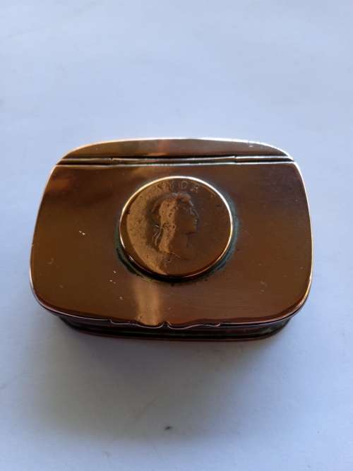 GEORGIAN SNUFF BOX WITH GEORGE III HALF PENNY