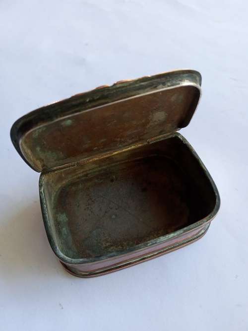 GEORGIAN SNUFF BOX WITH GEORGE III HALF PENNY