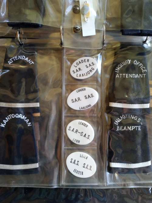 SOUTH AFRICAN RAILWAYS, LARGE COLLECTION OF INSIGNIA AND BADGES