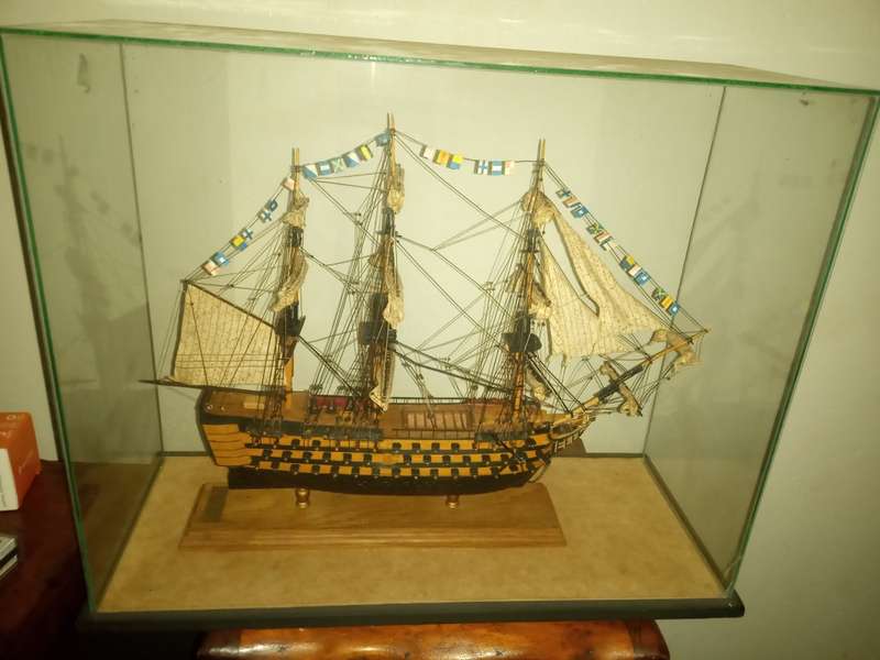 HMS VICTORY MODEL IN GLASS CASE