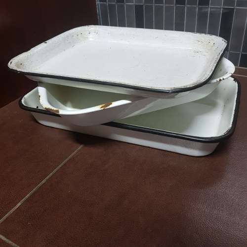 Enamel oven pans