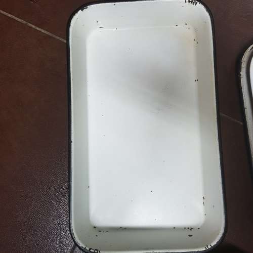 Enamel oven pans
