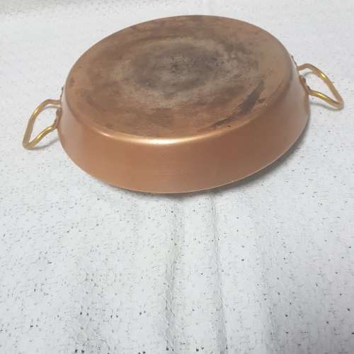 Beautiful RoseGold coloured pan in useable condition!
