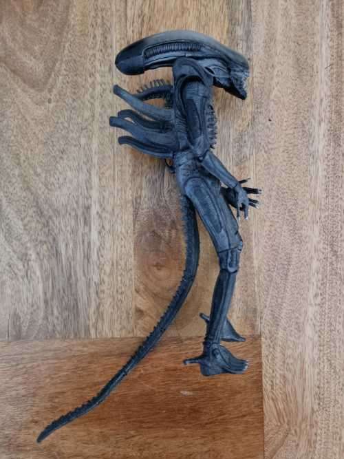 Alien vs Predator figurines