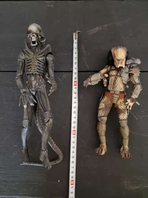 Alien vs Predator figurines