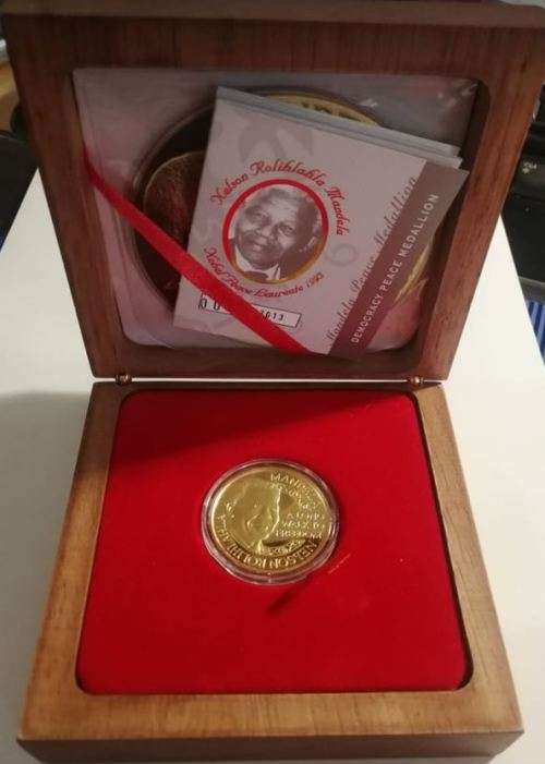 *** NELSON MANDELA DEMOCRACY PEACE MEDALLION 25 GRAM GOLD (24CT) -  ***